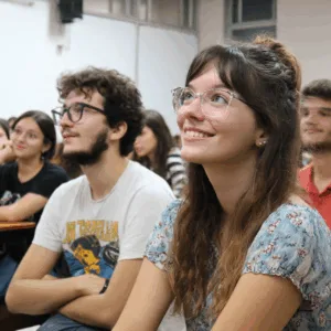 estudantes_em_uma_sala_de_aula-1-300x300 Educação & Concursos