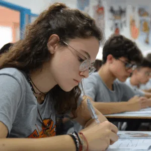 estudantes_estudando_na_escola-1-300x300 Educação & Concursos